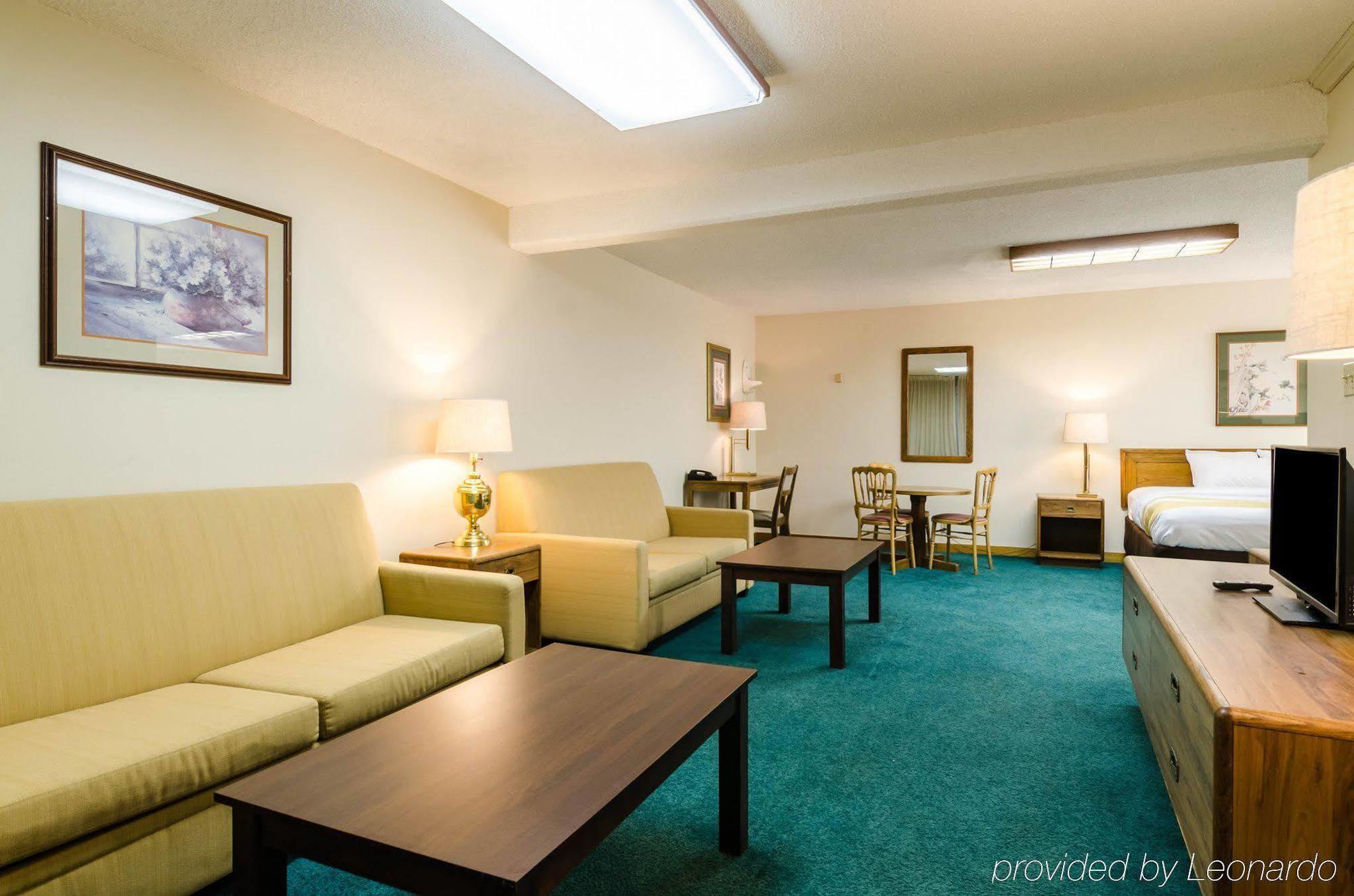 Quality Inn & Suites Ogallala Ngoại thất bức ảnh